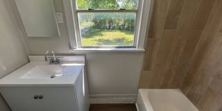 Duplex *upstairs* Leasing Special Available* Gallery 9