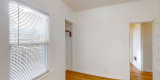 Charming Two Bedroom In the Heart of Downtown Kent ! Gallery 11