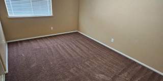 Spacious 6 bedroom , 3 bathroom home with downstairs bedroom and bath Gallery 28