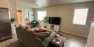 Modern 3 Bedroom 2 Bathroom Townhome Gallery 5