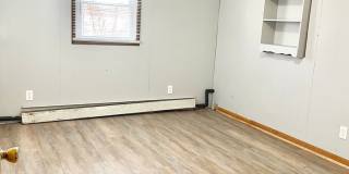 HUGE 3 Bed/2 Bath Home with your own private workshop + oversized garage Gallery 11