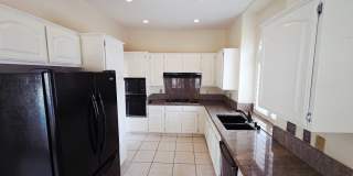 Single Story Home w/Pool in The Lakes! Gallery 21