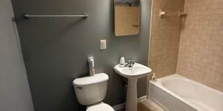 Beautiful 2 Bedroom 1 Bath Condo Conveniently Located Gallery 16