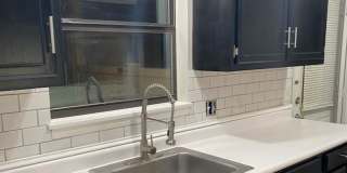 Cozy 3-Bedroom Townhome Close to Base and Shopping Gallery 1