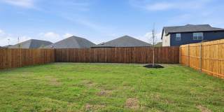 NEW CONTRUCTION 3/2/2 FOR LEASE IN SHERMAN! Gallery 32