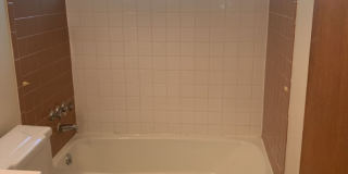 Mid-Town Single Family Home w/ Spacious Fenced Yard Gallery 22