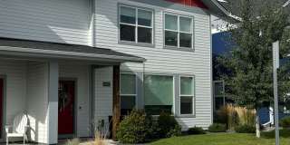 Gorgeous Townhome for Rent in the Lakes Neighborhood! Walking Distance to Parks and Lakes! Gallery 1