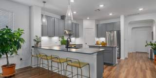 Huge 4-Bedroom Home in Del Valle For Rent Gallery 8