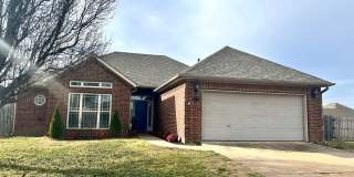 Updated 3 Bed / 2 Bath Home - Conveniently located in the Heart of Centerton! Gallery 1