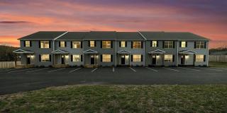 New 4BR/3.5BA Townhome in Meadowview – Modern Living in a Peaceful Historic Setting Near Emory & Henry Gallery 1