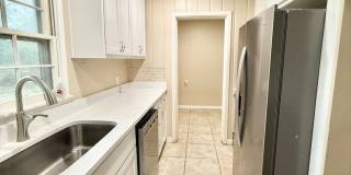 3-bed/2-bath with two living spaces! Gallery 9