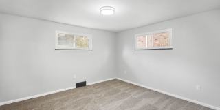 Stunning 3 bed, 2 bath home in East Hills available August 1! Gallery 17