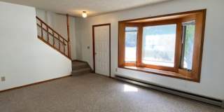 3 Bedroom 2 1/2 Bathroom Townhouse- CLOSE TO MSU- Gallery 8