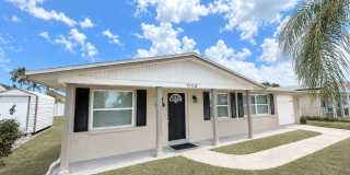 Stunning 3BD/2BTH Home in Holiday! Gallery 3