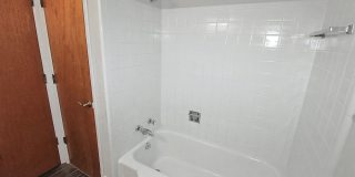 1 bedroom Condo in Cotswold Gallery 10