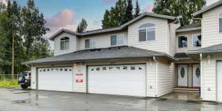 Amberwood Park: Homey Townhouse with Fenced Backyard Amberwood Park: Homey Townhouse with Fenced Backyard Gallery 1