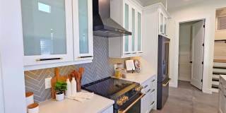 Bold Contemporary Sarasota Luxury Home. 4 Beds/ 4 Baths. Private Pool and Summer Grill. Gallery 20