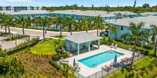 373 SE Sea Hunt Way Gallery 1