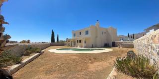 Beautiful North Hills Refrig A/C Home with Pool! Gallery 27