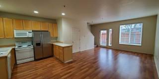 Great Location! 2 Bed 2 Bath Townhouse Style Condo! Open Concept! Laminate Floors Throughout Main! Gallery 4