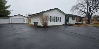 Southport Three Bedroom Home Near US 31  Stop 12 Rd Gallery 1