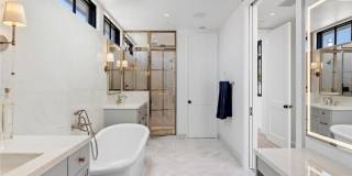 2428 The Strand Gallery 43