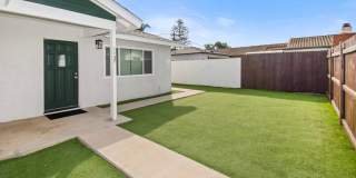 Updated IB Bungalow with Private Yard Gallery 1