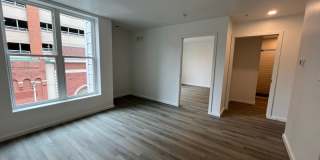 725 W Pratt Gallery 40