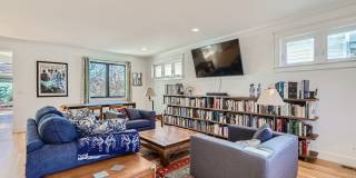 Downtown Louisville 3-BDR Fully Furnished Gem Gallery 7