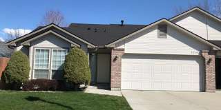 Adorable Well-Cared-For Duplex w/ Garage & Manicured Backyard! Gallery 1