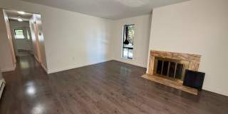 3 Bed 2 Bath Condo & Pool Access! Gallery 1