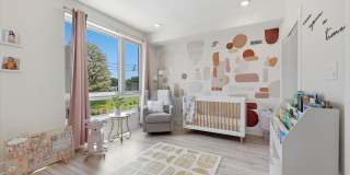 Detached Luxury 4BR/3B Retreat with Skyline Rooftop Deck, Wet Bars, Driveway & Massive Yard Gallery 11