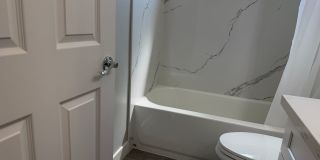 Absolutely gorgeous 3 bedroom 2 bath house Gallery 25