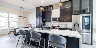 Luxury 3 bedroom, 3.5 Bath, 2 Car Garage Townhome- Fully Furnished! Gallery 12