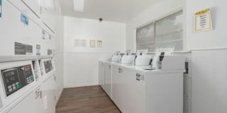 Premier Gardens Apt. Gallery 6