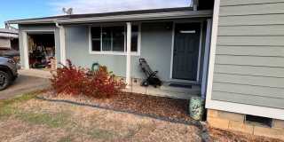 3 bedroom 1 1/2 bath Sutherlin home with garage Gallery 1