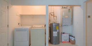4 bedroom / 2 1/2 Bath. Undergrad Welcome. Off Street Parking, Bus Route Gallery 7