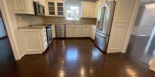 Spacious 4 Bedroom near Guilford College Gallery 8