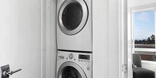 Ballard Townhouse 2bd/2ba, AC, Garage Parking Gallery 11