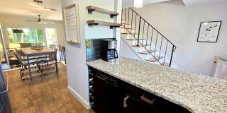 Seasonal Short-Term Venice Island Townhouse Steps from Venice Beach! Gallery 33