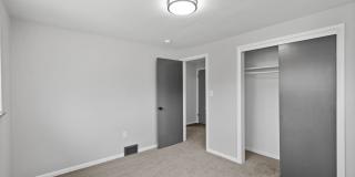 Stunning 3 bed, 2 bath home in East Hills available August 1! Gallery 7