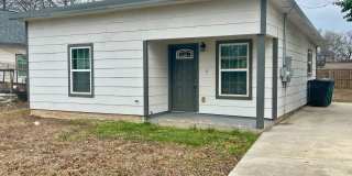 Charming 2 Bedroom Home Near Historic Landmarks in San Antonio Gallery 3