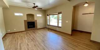 Spacious 4 bed 3.5 Bath in Maple Hill! Gallery 3