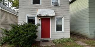 3 Bedroom House Steps from UW-La Crosse Gallery 1