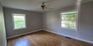 Charming Old Hickory Cottage with Vintage Character Gallery 12