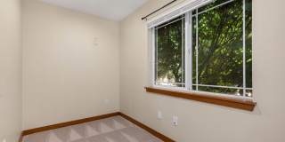 Beautiful 3-Bedroom Townhome Near Licton Springs Park Gallery 10