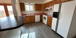 3 Bed 1.5 Bath Townhome In Excellent Neighborhood Gallery 1