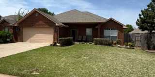 Fully Furnished, STR - (3) Bed/(2) Bath + Office! Pool Access! Gallery 1