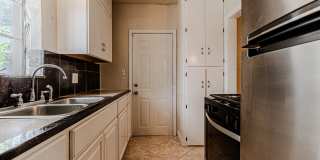 Beautiful Historic Duplex in OKC: 1824 Carey Place - 1 Gallery 37