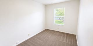 Spacious 5-Bedroom Sandy Home with Large Fenced Yard Spacious 5-Bedroom Sandy Home with Large Fenced Yard Gallery 36
